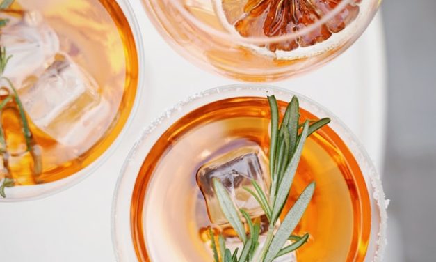 Sip & Glow: Herbal Tea Spritzers for Radiant Skin and Refreshing Sips